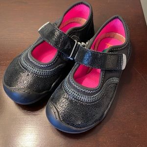 Never worn PLAE toddler girls sneaker dress shoes black sparkly size 8